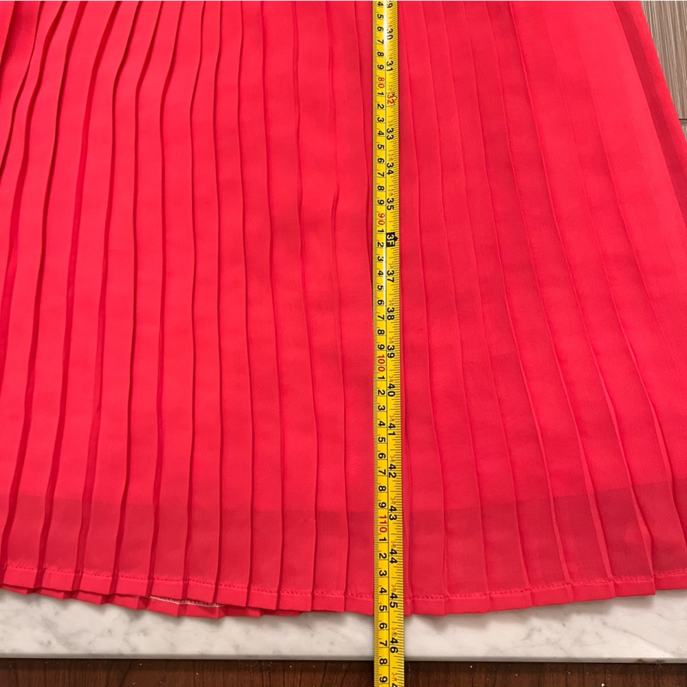 Vintage 1970s Pink and Metallic Silver Peacock Flowy
Pleated Midi Dress small - Picture 9 of 9